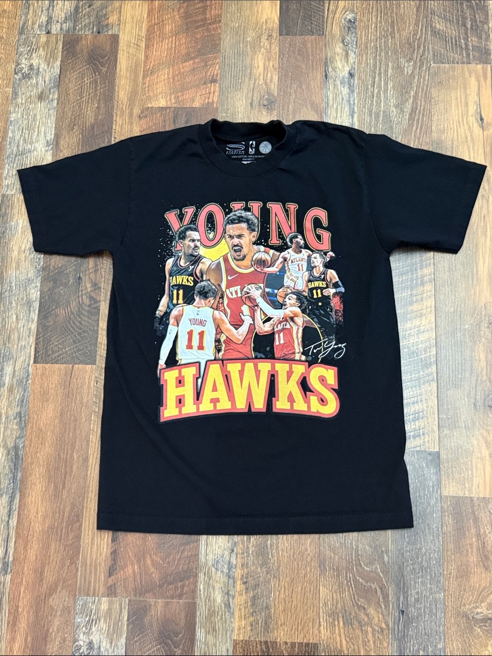 Trae Young Atlanta Hawks NBA Stadium Essentials Graphic T-Shirt Size Medium